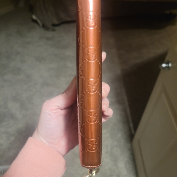 Gucci - Metallic Guccissima Heart logo zip around - Picture 7 of 7